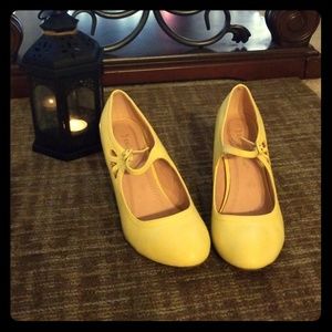 Size 10 Chic Kitten Heels